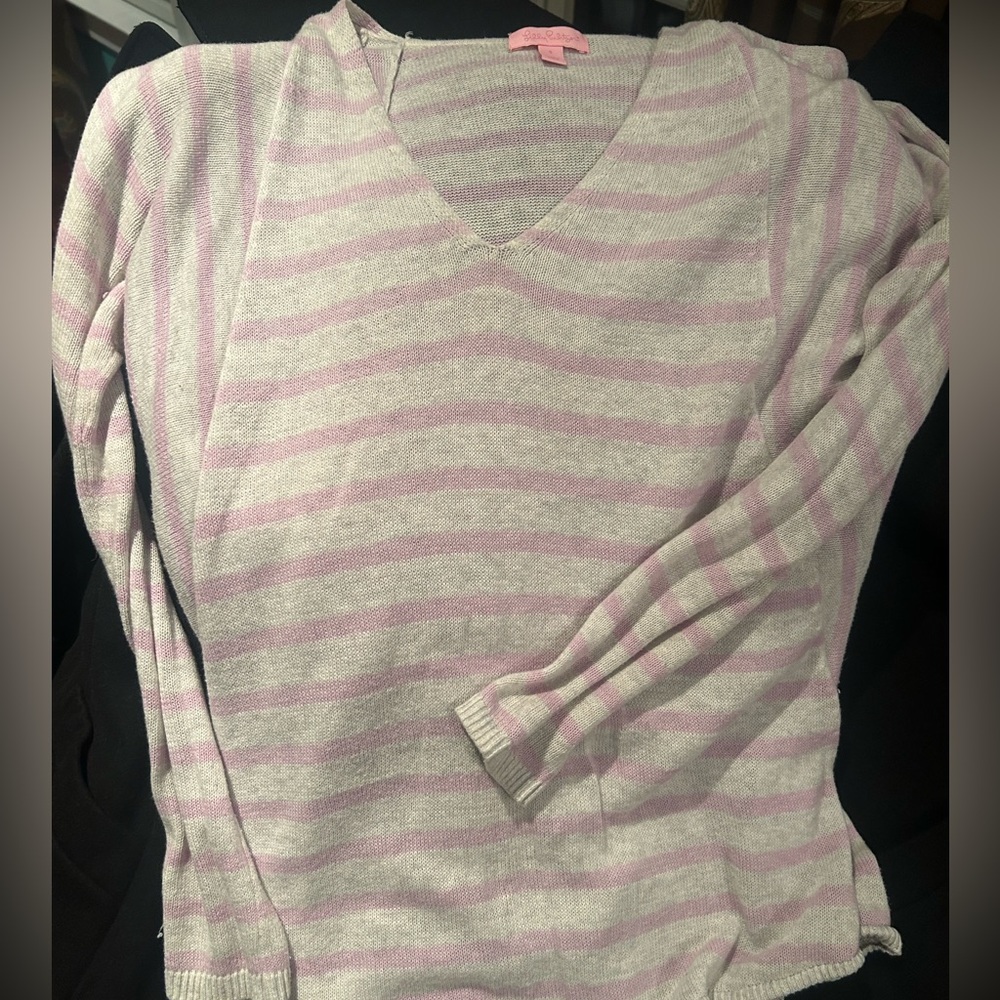 EUC Lilly Pulitzer V-neck, lightweight sweater; size small